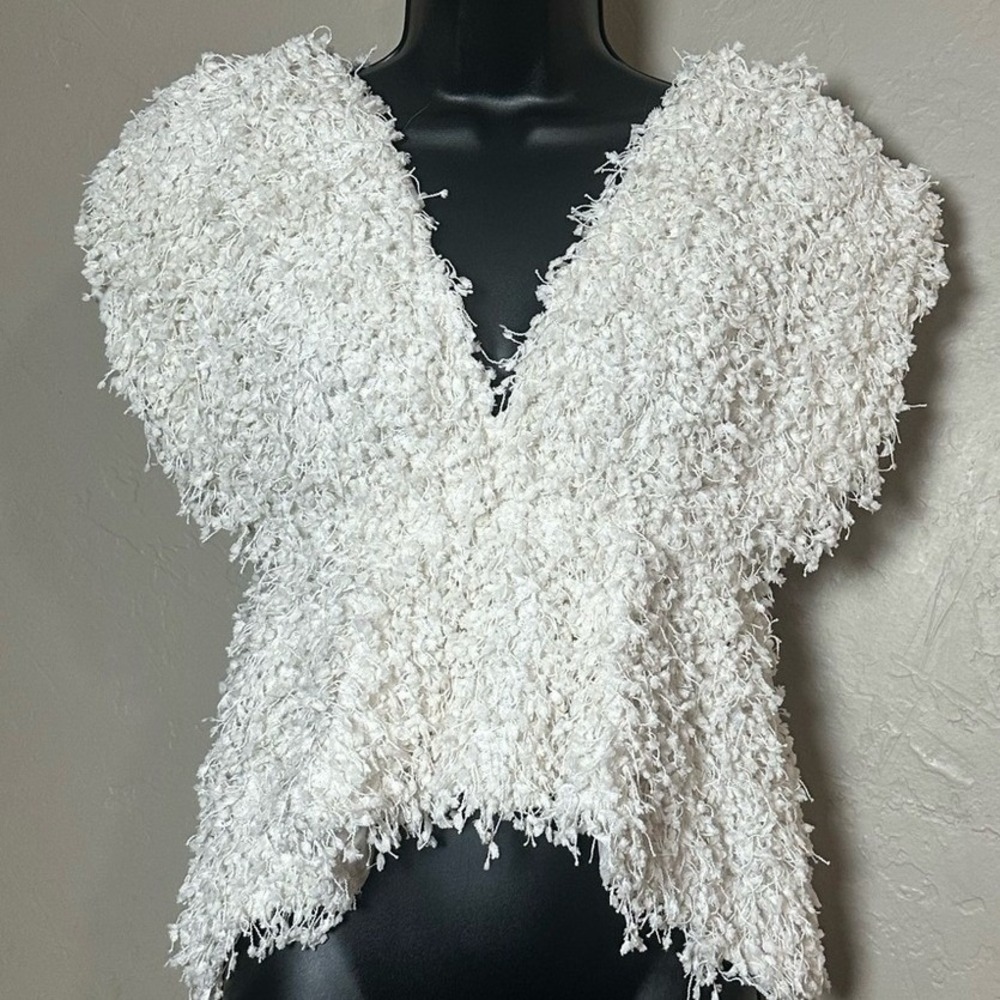 Endless Rose White Fuzzy V-Neck Size Small‎